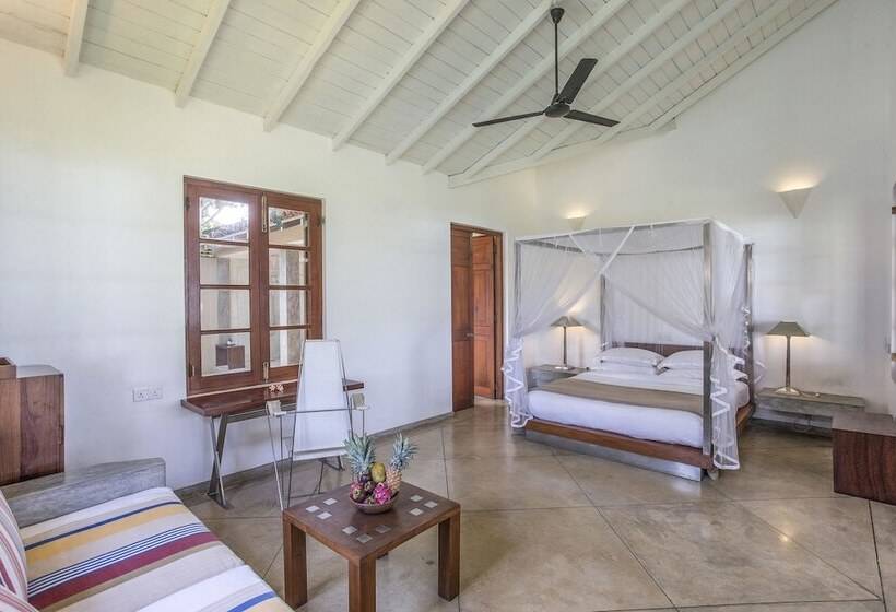 בית מלון כפרי The Frangipani Tree By Edwards Collection