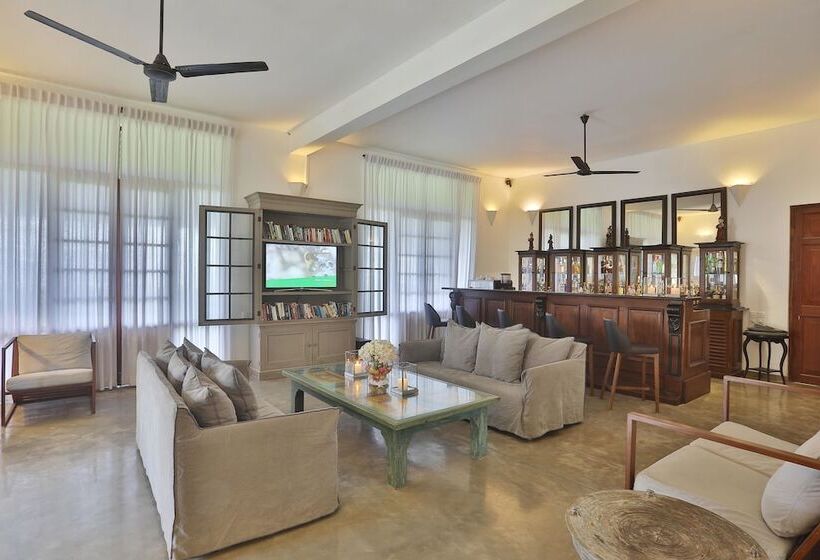 בית מלון כפרי The Frangipani Tree By Edwards Collection