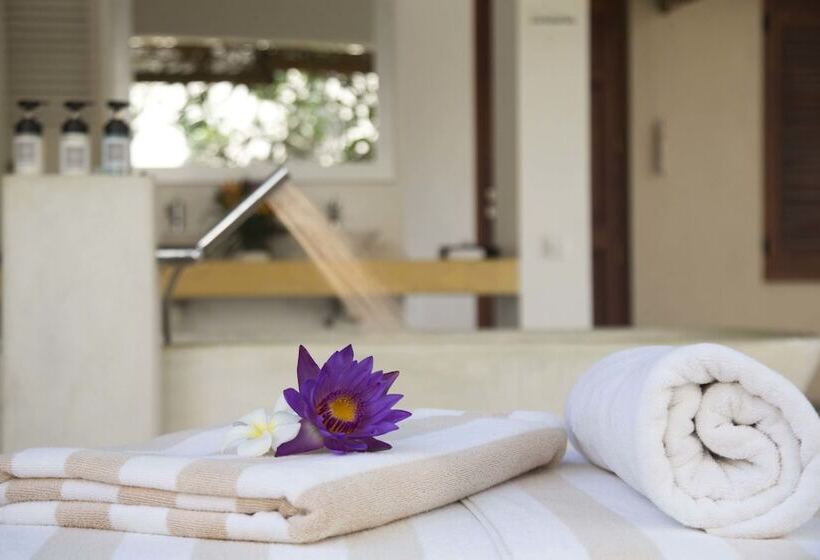 בית מלון כפרי The Frangipani Tree By Edwards Collection