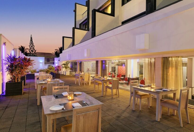 ホテル Ginger Dona Paula Goa