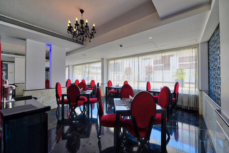 ホテル Ginger Dona Paula Goa