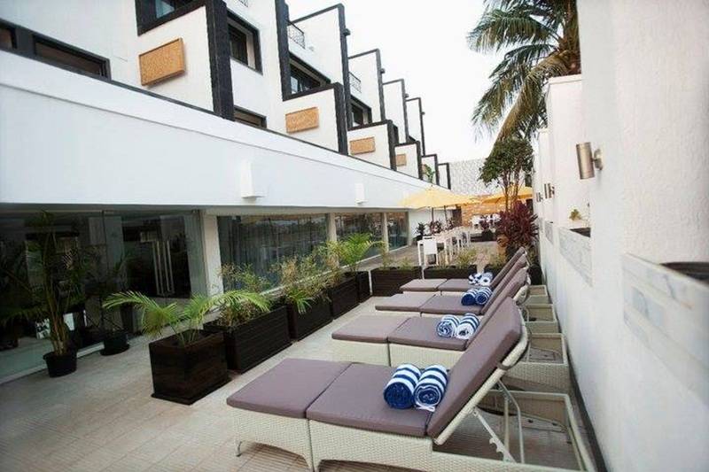 ホテル Ginger Dona Paula Goa