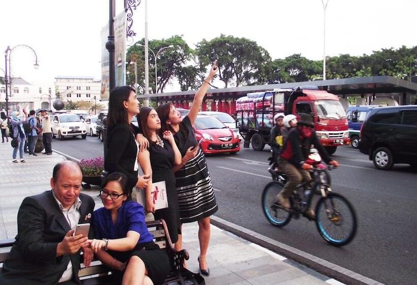 Golden Flower By Kagum Hotels