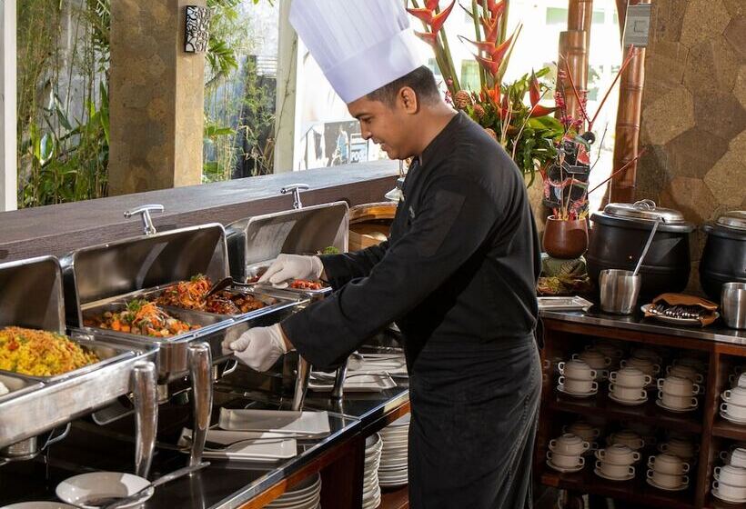 فندق Grand Ixora Kuta Resort