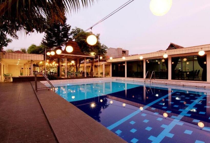 호텔 Grand Rosela Yogyakarta