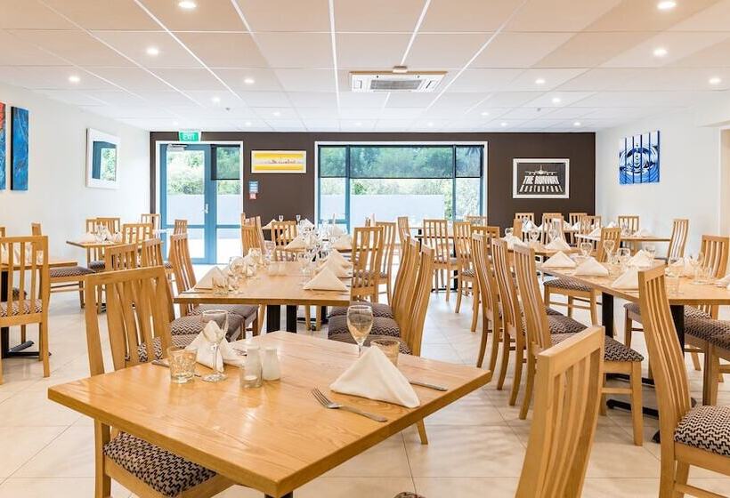 Heartland Hotel Auckland Airport