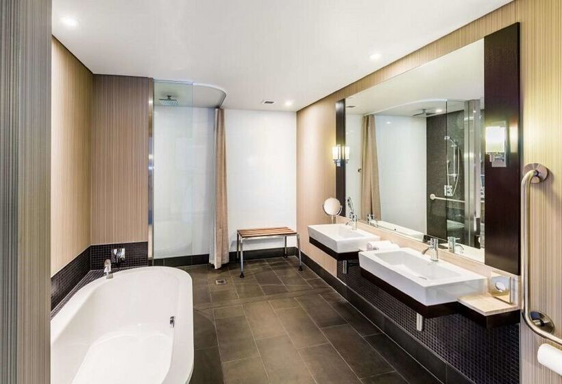 هتل Hilton Queenstown Resort & Spa