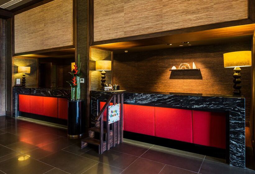 هتل Hilton Queenstown Resort & Spa