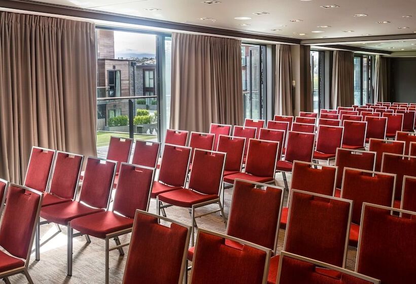 هتل Hilton Queenstown Resort & Spa