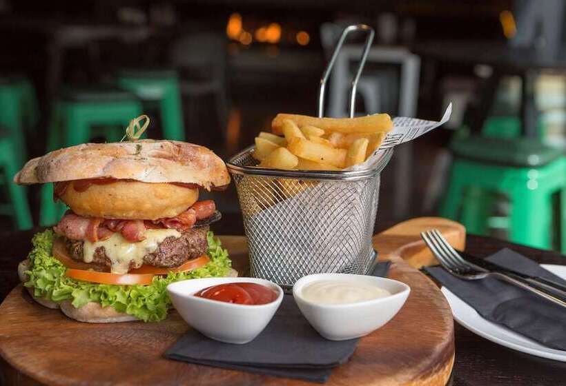 هتل Hilton Queenstown Resort & Spa