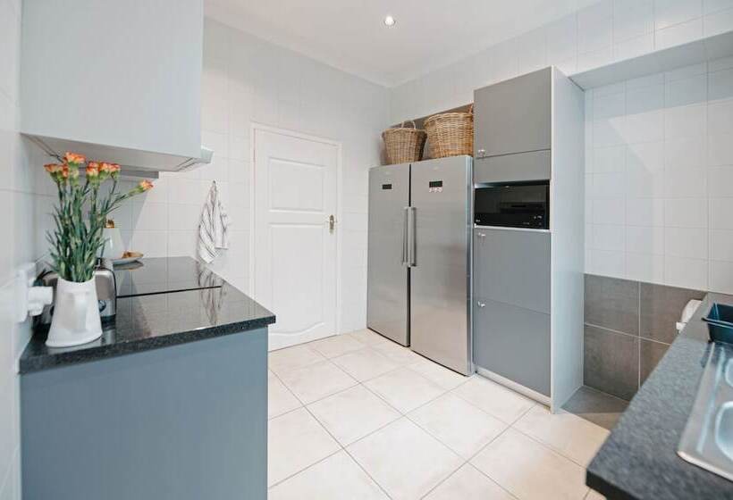 Отель De Waterkant House