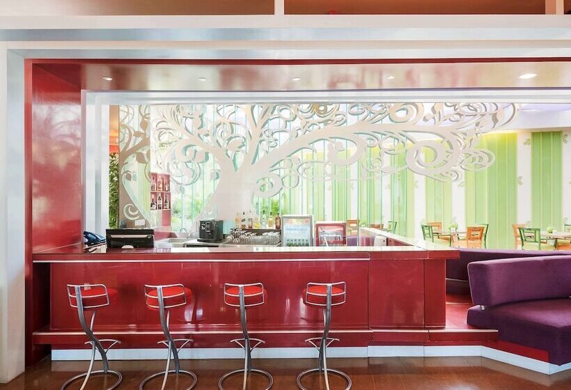 Отель Ibis Styles Bali Denpasar