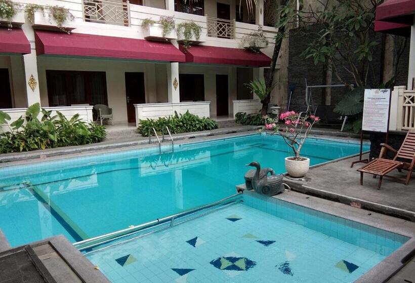 호텔 Indah Palace Yogyakarta