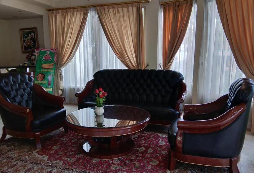 هتل Indah Palace Yogyakarta