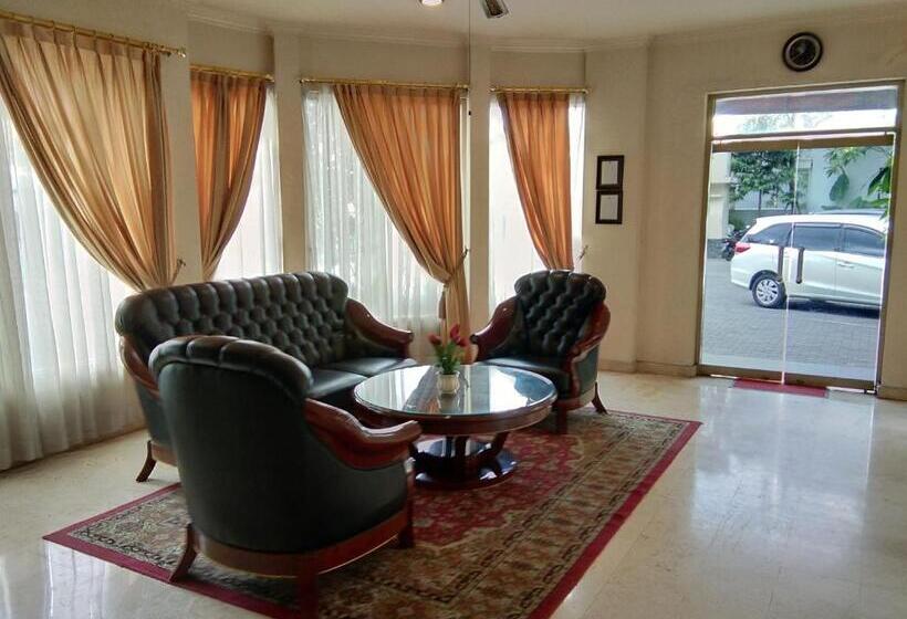 호텔 Indah Palace Yogyakarta