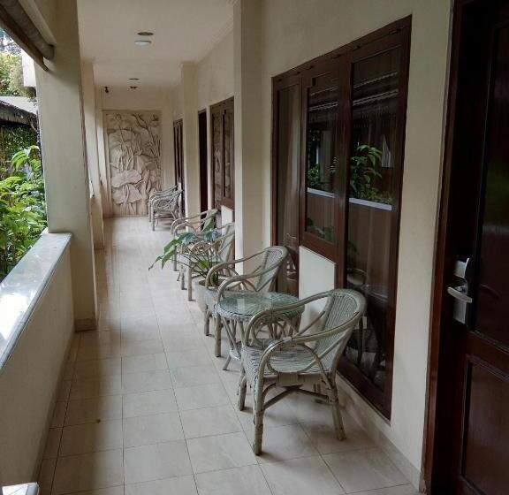 호텔 Indah Palace Yogyakarta