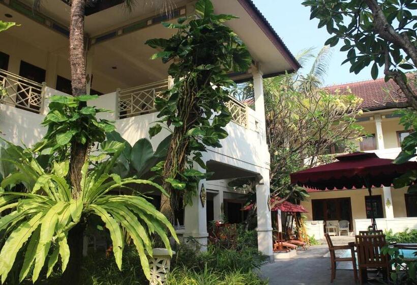 호텔 Indah Palace Yogyakarta