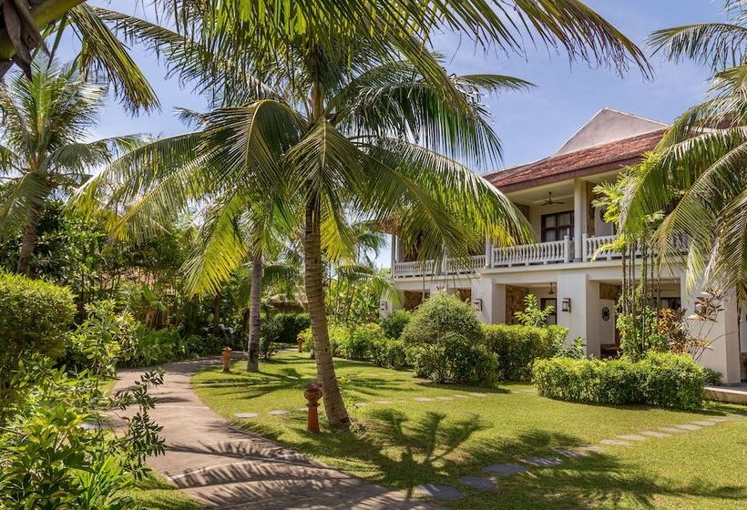 هتل Lapochine Beach Resort