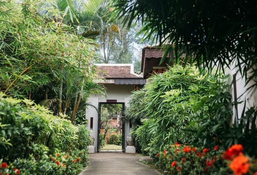 هتل Lapochine Beach Resort