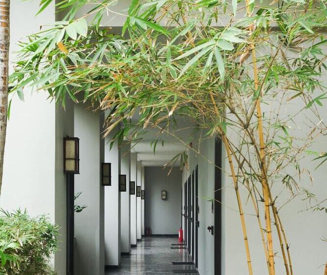 هتل Lapochine Beach Resort