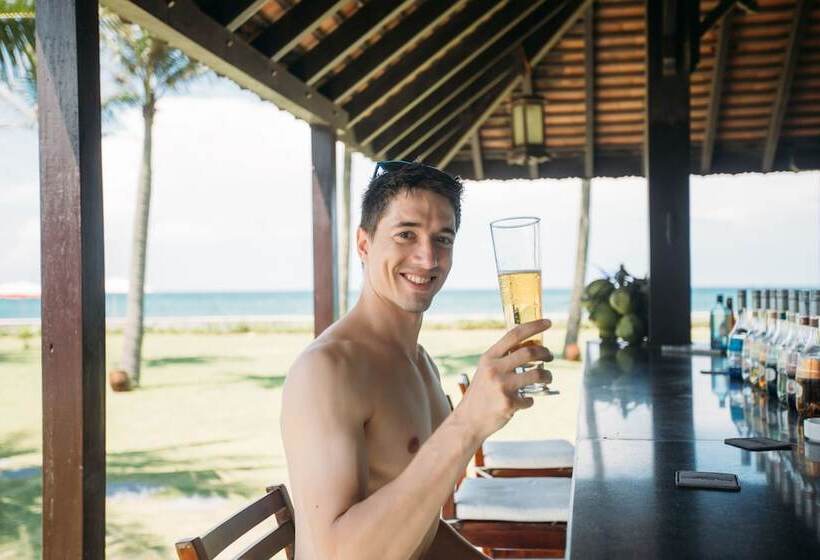 هتل Lapochine Beach Resort