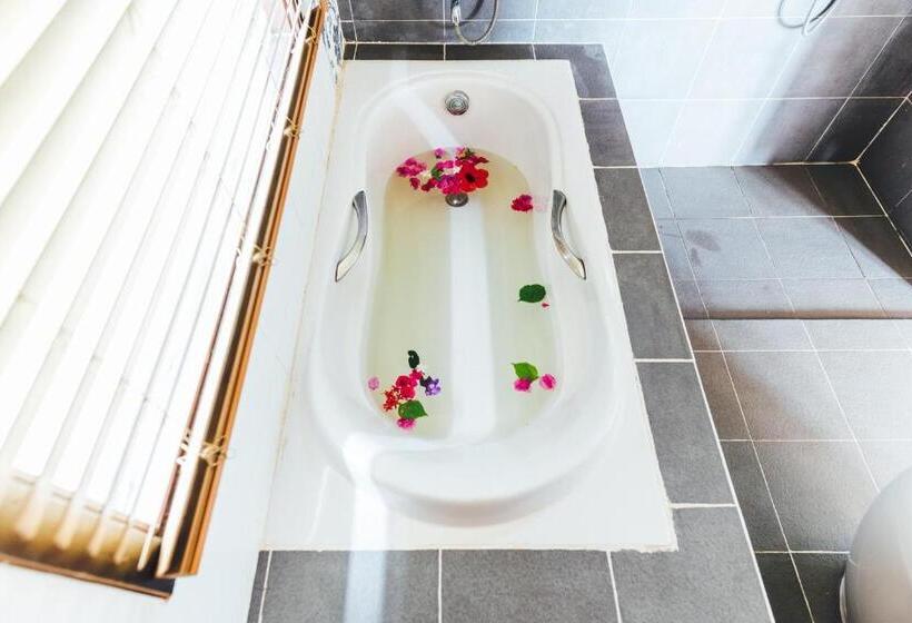 هتل Lotus Muine Resort & Spa