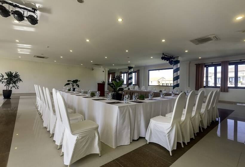 هتل Lotus Muine Resort & Spa