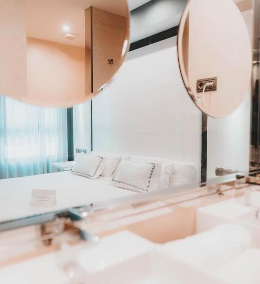 هتل Malaga Nostrum Airport