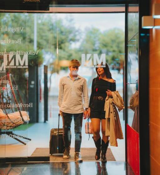 هتل Malaga Nostrum Airport