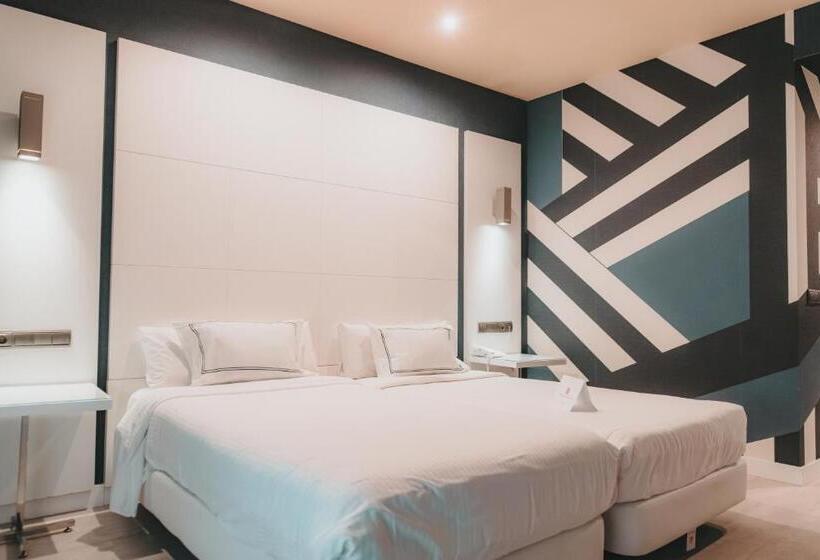 هتل Malaga Nostrum Airport