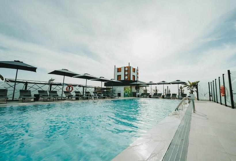 هتل Malaga Nostrum Airport