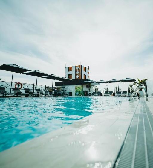 هتل Malaga Nostrum Airport