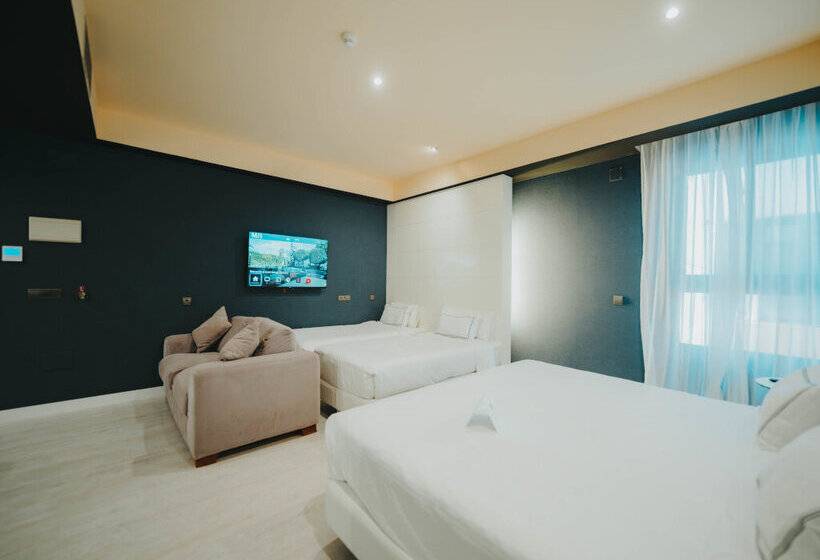 هتل Malaga Nostrum Airport