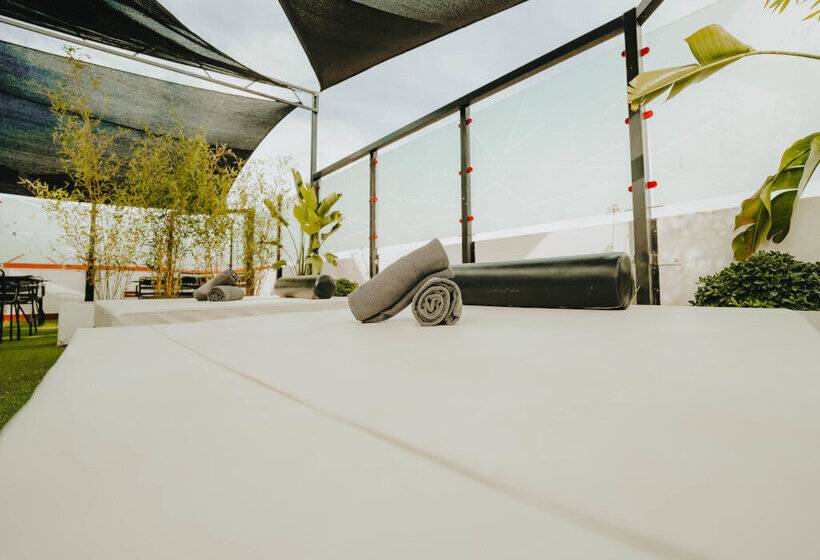 هتل Malaga Nostrum Airport