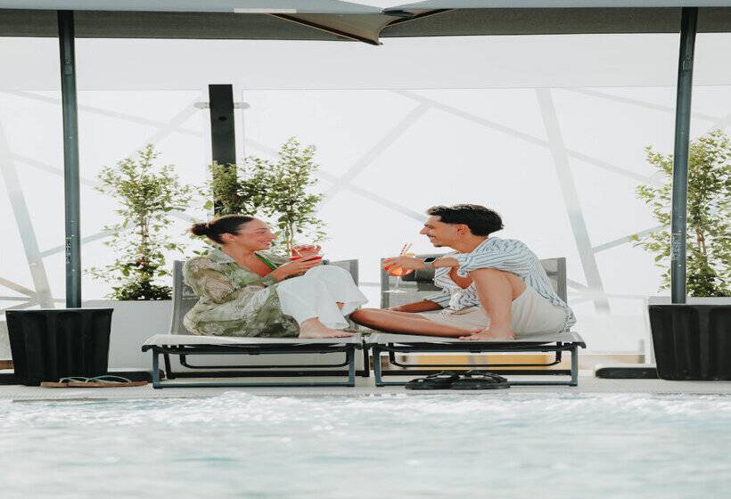 هتل Malaga Nostrum Airport