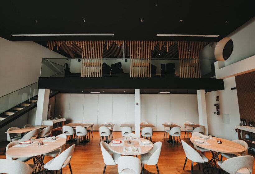 هتل Malaga Nostrum Airport