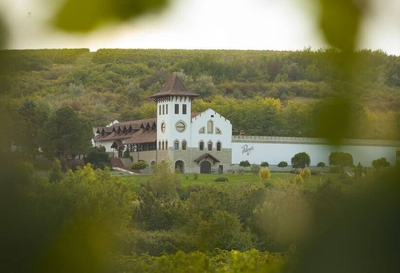 Manhattan Hotel & Restaurant