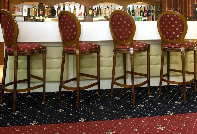 Manhattan Hotel & Restaurant