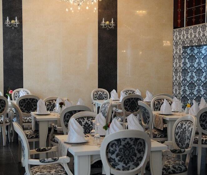 Manhattan Hotel & Restaurant