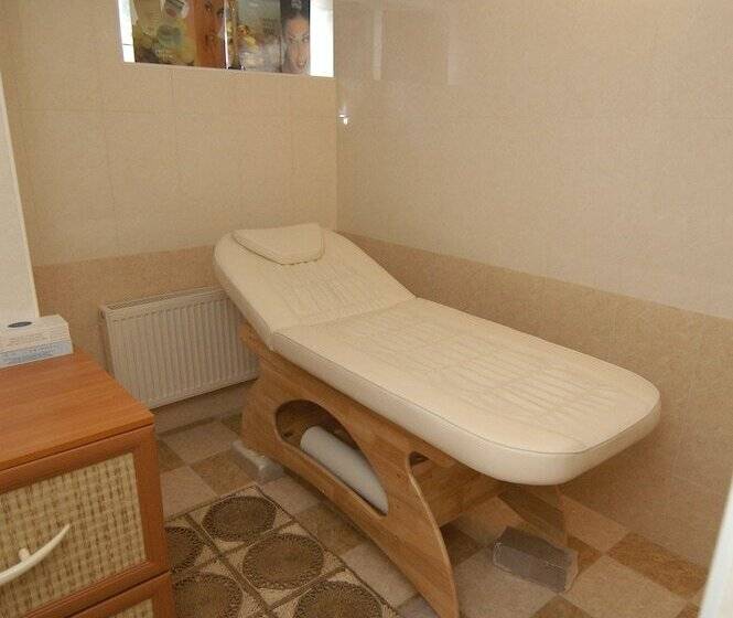 Manhattan Hotel & Restaurant