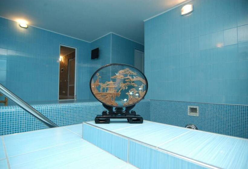 Manhattan Hotel & Restaurant