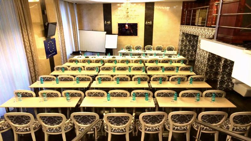 Manhattan Hotel & Restaurant