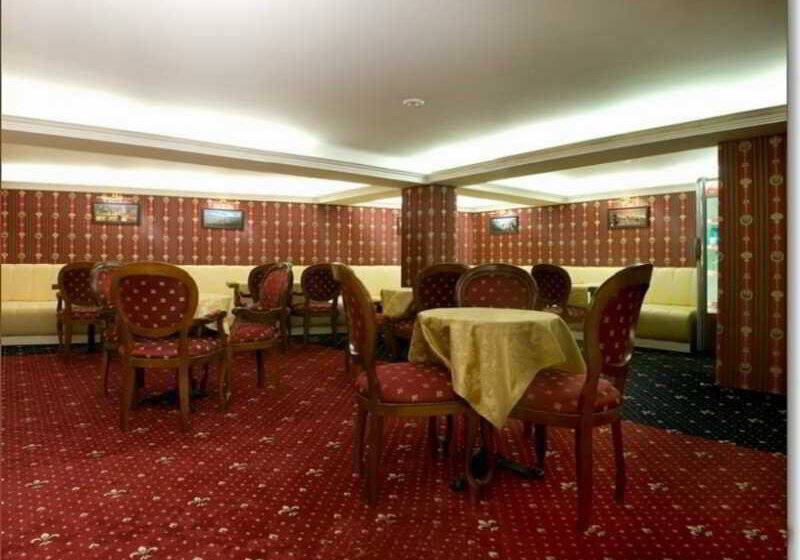 Manhattan Hotel & Restaurant