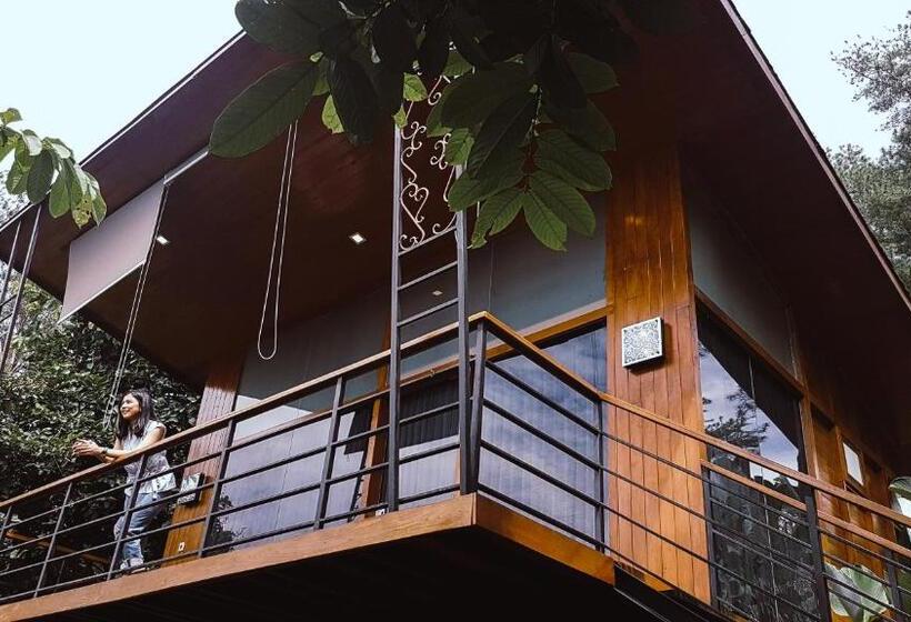 בית מלון כפרי Manohara Resort