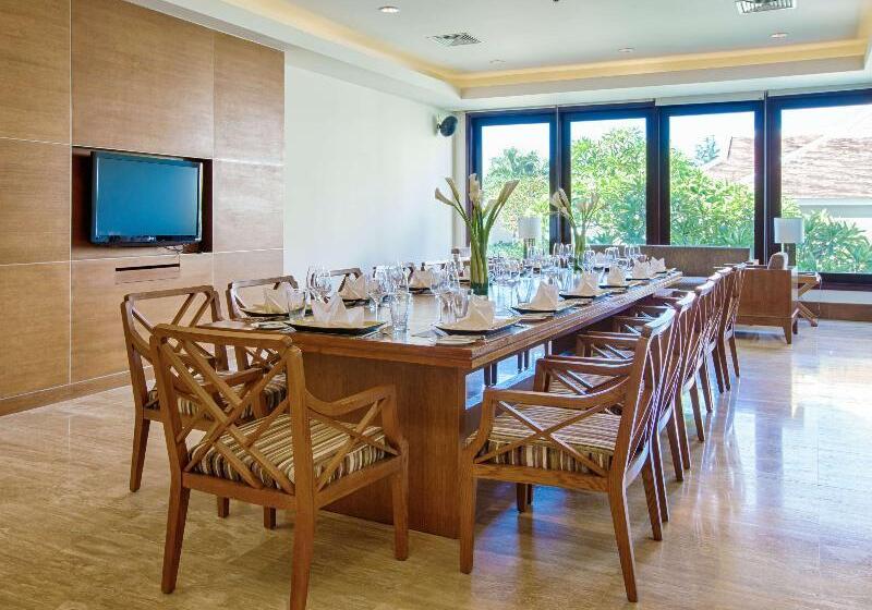 هتل Pullman Danang Beach Resort