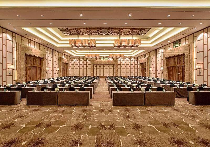 هتل Pullman Danang Beach Resort