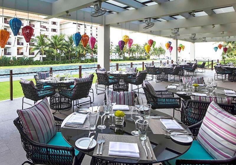 هتل Pullman Danang Beach Resort