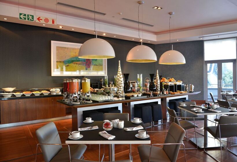 Radisson Blu Gautrain Hotel, Sandton Johannesburg