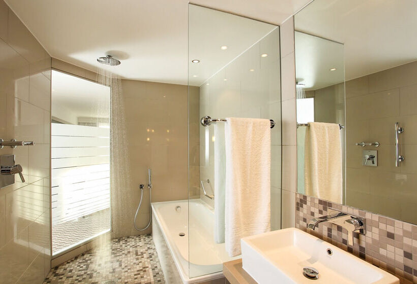 Radisson Blu Gautrain Hotel, Sandton Johannesburg