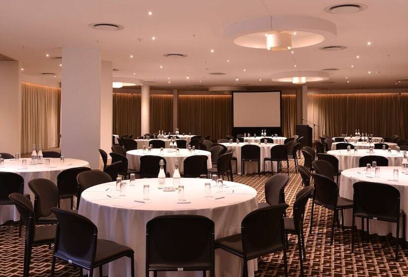 Radisson Blu Gautrain Hotel, Sandton Johannesburg